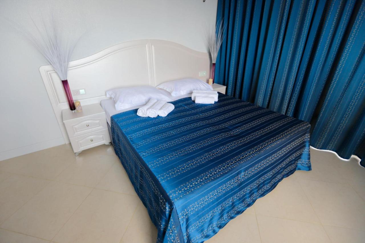 Hometel 4 FRIENDS Gagra Exterior foto